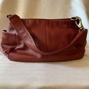 HOBO vintage brown leather shoulder bag, brass hardware, pockets, medium size